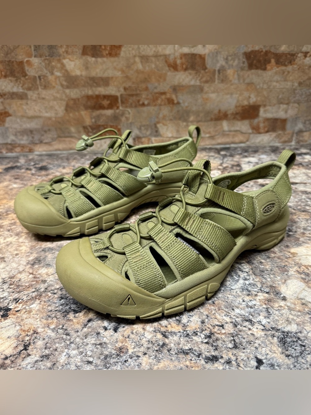 Mens Keen Newport H2 Waterproof, Anti-Odor, Non Marking Hiking Sandals sz. 9.5
